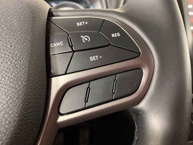 2021 Granite Crystal Metallic Clearcoat Jeep Cherokee Latitude Lux 4X4 SUV