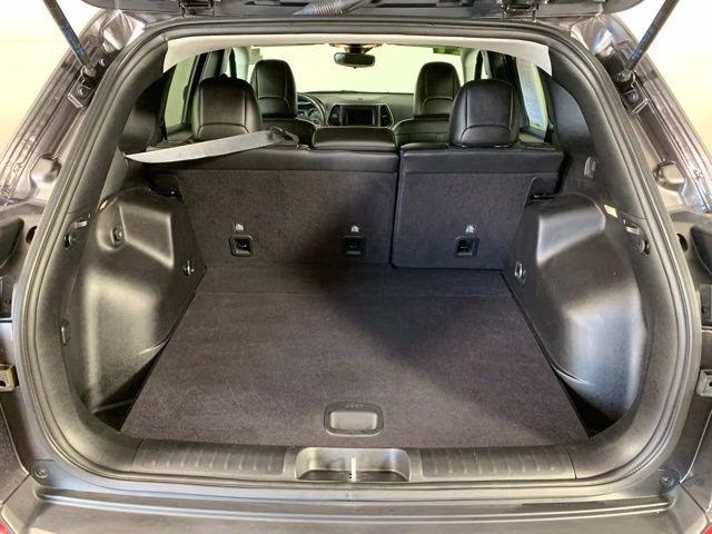 2021 Granite Crystal Metallic Clearcoat Jeep Cherokee Latitude Lux 4X4 SUV