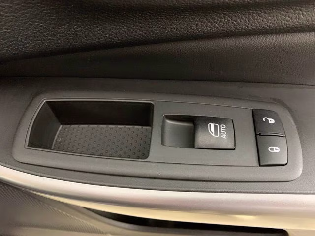 2021 Granite Crystal Metallic Clearcoat Jeep Cherokee Latitude Lux 4X4 SUV