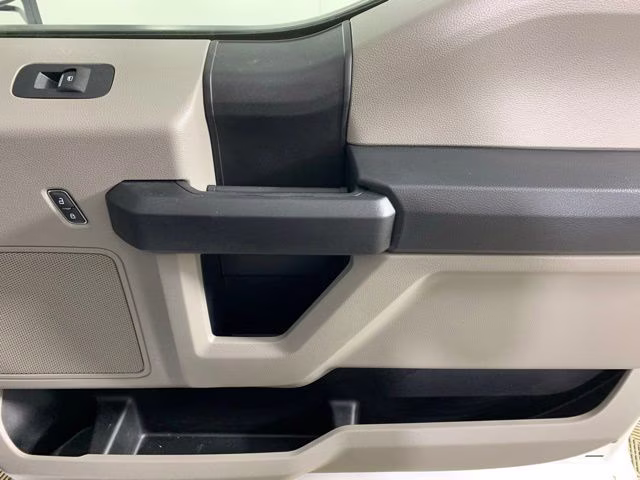 2021 Oxford White Ford Super Duty F-350 DRW XL 4X4 Chassis