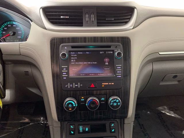 2014 White Diamond Tricoat Chevrolet Traverse LT AWD SUV