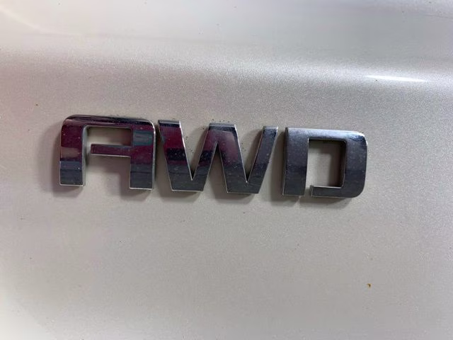 2014 White Diamond Tricoat Chevrolet Traverse LT AWD SUV