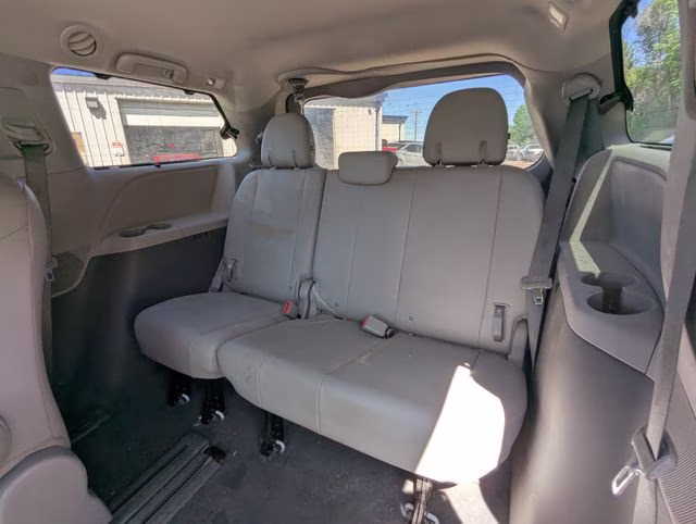 2019 White Toyota Sienna L FWD Van