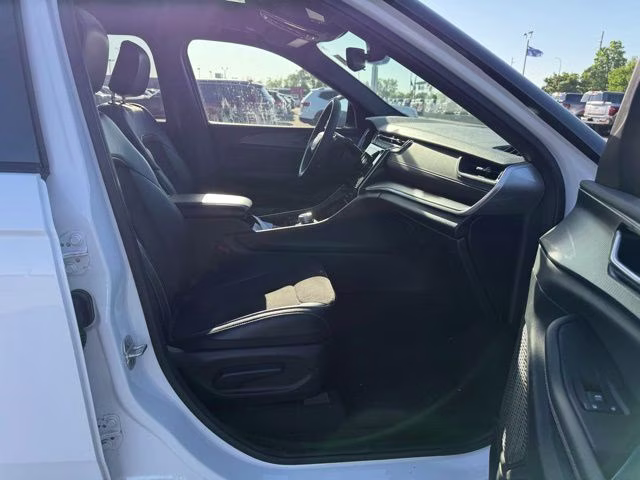 2023 Bright White Clearcoat Jeep Grand Cherokee Altitude X 4X4 SUV