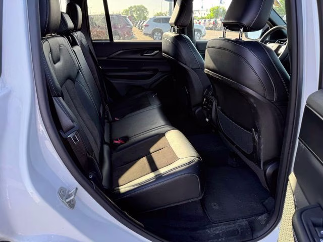 2023 Bright White Clearcoat Jeep Grand Cherokee Altitude X 4X4 SUV