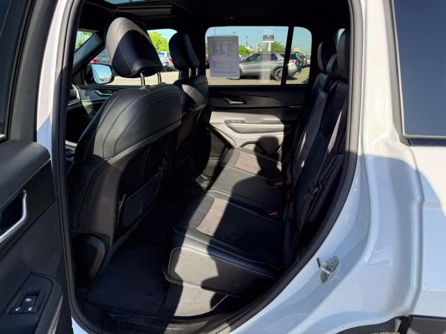 2023 Bright White Clearcoat Jeep Grand Cherokee Altitude X 4X4 SUV