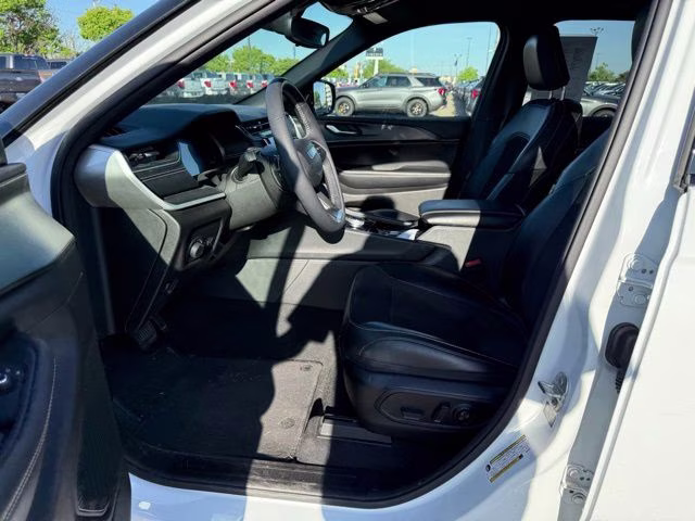 2023 Bright White Clearcoat Jeep Grand Cherokee Altitude X 4X4 SUV