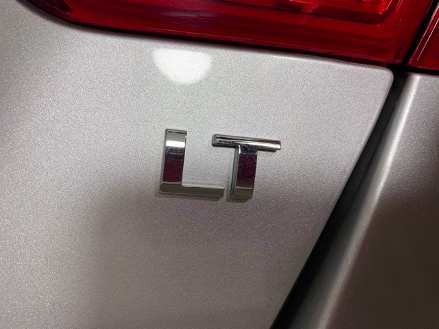 2015 Silver Ice Metallic Chevrolet Impala LT FWD Sedan