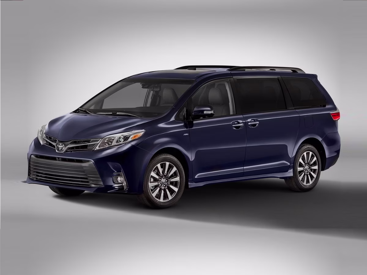 2019 White Toyota Sienna Limited FWD Van