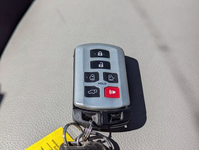 2019 White Toyota Sienna L FWD Van