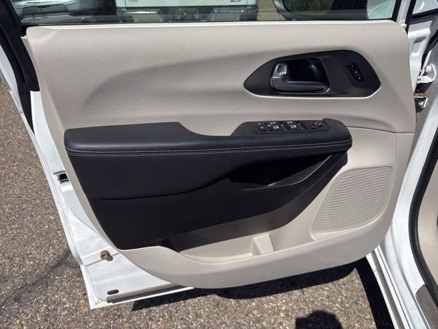 2023 Bright White Clearcoat Chrysler Pacifica Touring L AWD Van