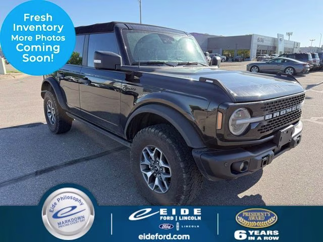 2022 Black Metallic Ford Bronco Badlands 4X4 SUV