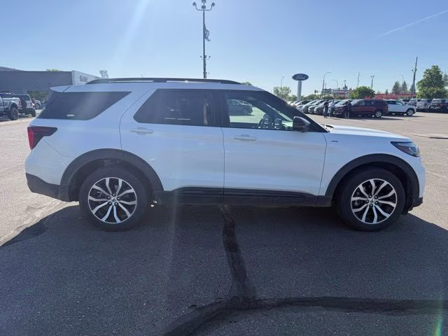 2025 White Metallic Ford Explorer ST-Line 4X4 SUV
