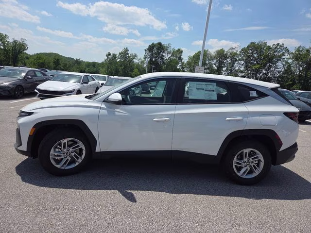 2026 White Pearl Hyundai Tucson SE FWD SUV