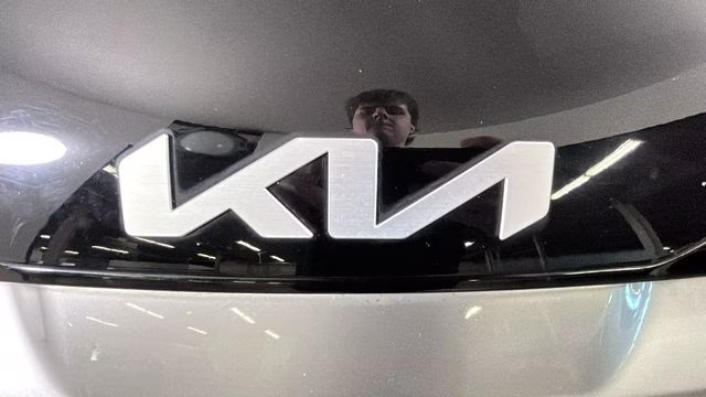 2023 Ebony Black Kia Sportage EX FWD SUV