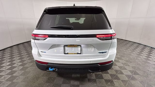 2022 Bright White Clearcoat Jeep Grand Cherokee Trailhawk 4xe 4X4 SUV