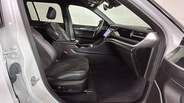 2022 Bright White Clearcoat Jeep Grand Cherokee Trailhawk 4xe 4X4 SUV