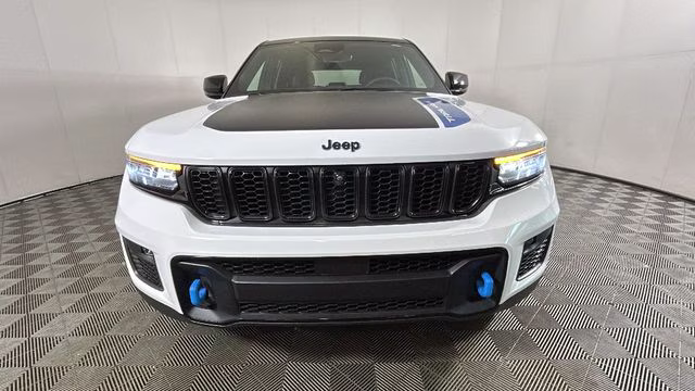 2022 Bright White Clearcoat Jeep Grand Cherokee Trailhawk 4xe 4X4 SUV