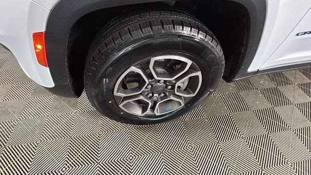 2022 Bright White Clearcoat Jeep Grand Cherokee Trailhawk 4xe 4X4 SUV