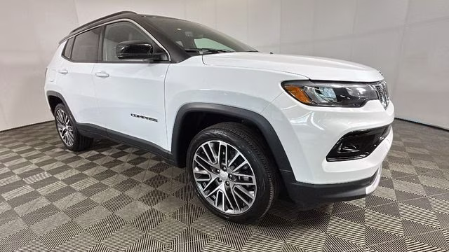 2023 Bright White Clearcoat Jeep Compass Limited 4X4 SUV