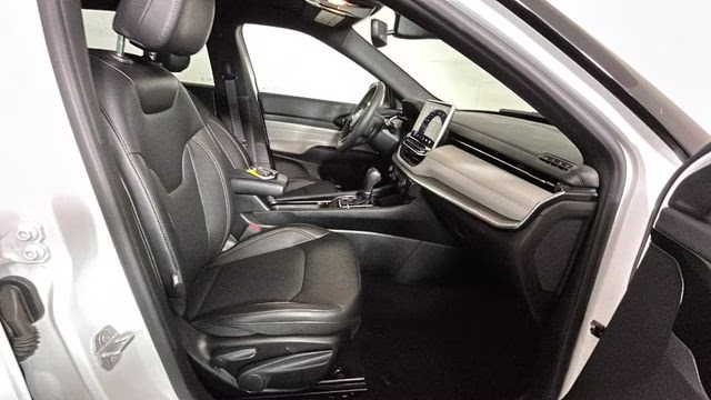 2023 Bright White Clearcoat Jeep Compass Limited 4X4 SUV