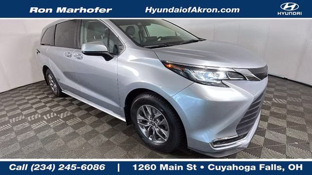 2021 Celestial Silver Metallic Toyota Sienna XLE FWD Van