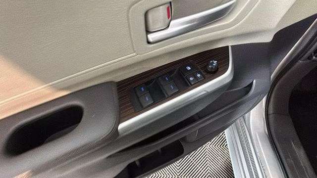 2021 Celestial Silver Metallic Toyota Sienna XLE FWD Van