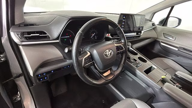 2021 Celestial Silver Metallic Toyota Sienna XLE FWD Van