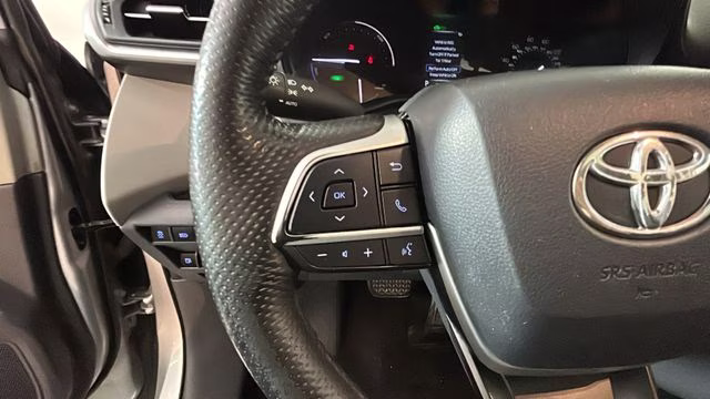 2021 Celestial Silver Metallic Toyota Sienna XLE FWD Van