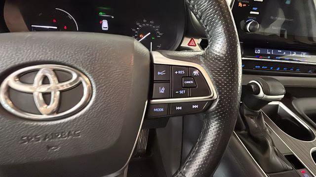 2021 Celestial Silver Metallic Toyota Sienna XLE FWD Van