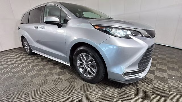 2021 Celestial Silver Metallic Toyota Sienna XLE FWD Van