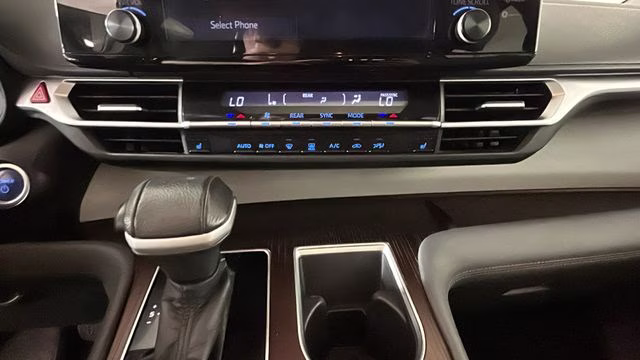 2021 Celestial Silver Metallic Toyota Sienna XLE FWD Van