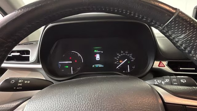 2021 Celestial Silver Metallic Toyota Sienna XLE FWD Van
