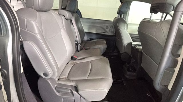 2021 Celestial Silver Metallic Toyota Sienna XLE FWD Van
