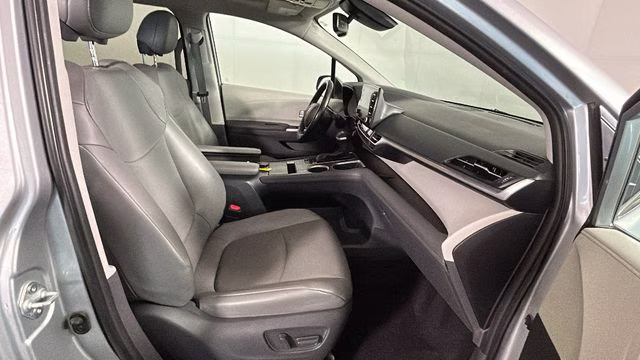 2021 Celestial Silver Metallic Toyota Sienna XLE FWD Van