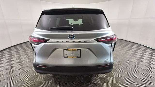 2021 Celestial Silver Metallic Toyota Sienna XLE FWD Van