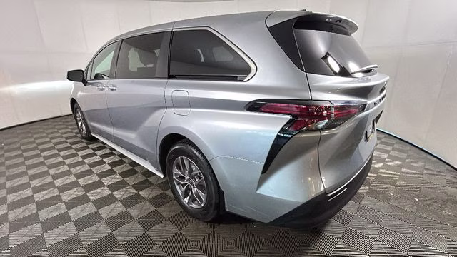 2021 Celestial Silver Metallic Toyota Sienna XLE FWD Van