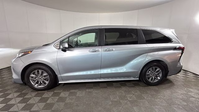 2021 Celestial Silver Metallic Toyota Sienna XLE FWD Van