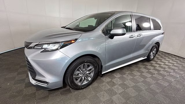 2021 Celestial Silver Metallic Toyota Sienna XLE FWD Van