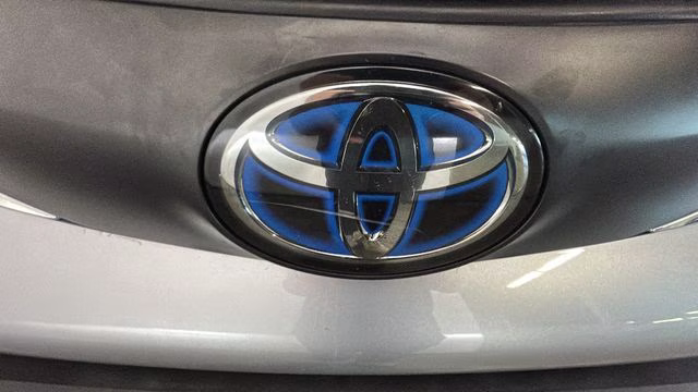 2021 Celestial Silver Metallic Toyota Sienna XLE FWD Van