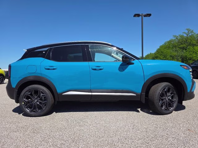 2026 Arctic Ice Blue/Black Nissan Kicks SR AWD SUV