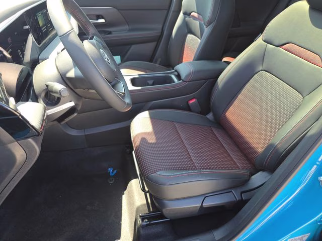 2026 Arctic Ice Blue/Black Nissan Kicks SR AWD SUV