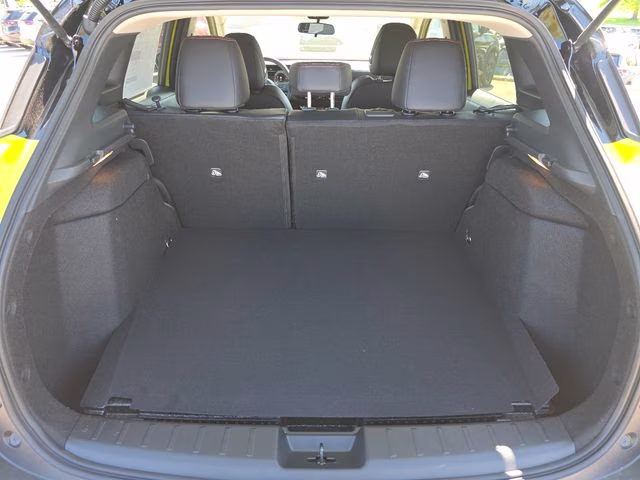 2026 Yuzu Yellow/Super Black Nissan Kicks SR AWD SUV