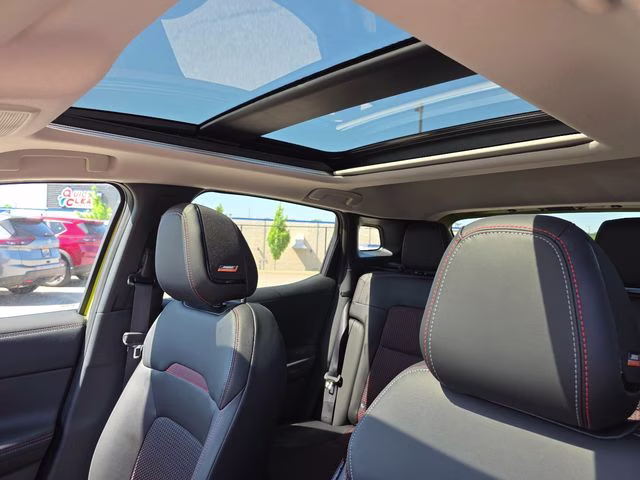 2026 Yuzu Yellow/Super Black Nissan Kicks SR AWD SUV