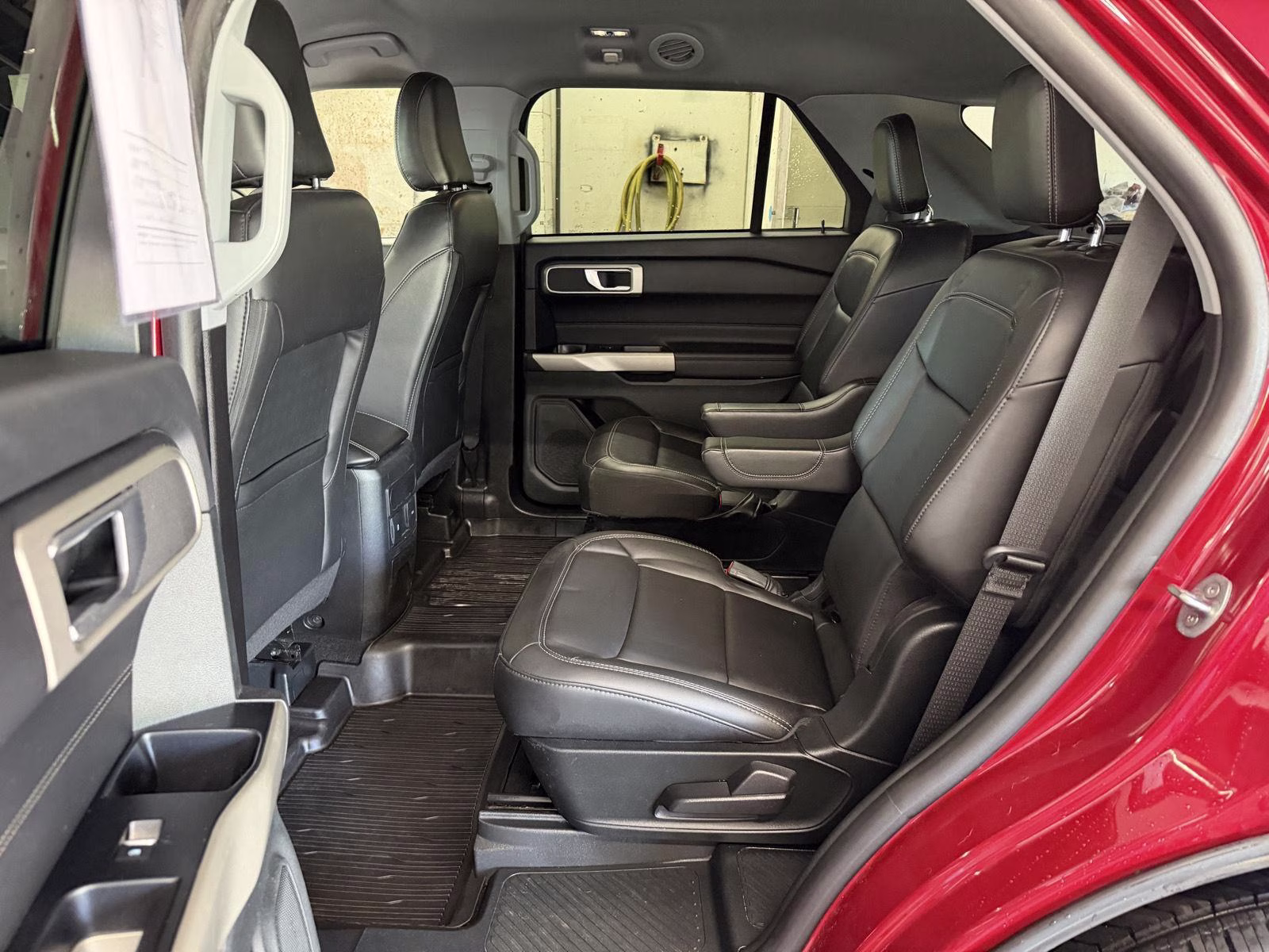 2023 Rapid Red Metallic Tinted Clearcoat Ford Explorer XLT 4X4 SUV