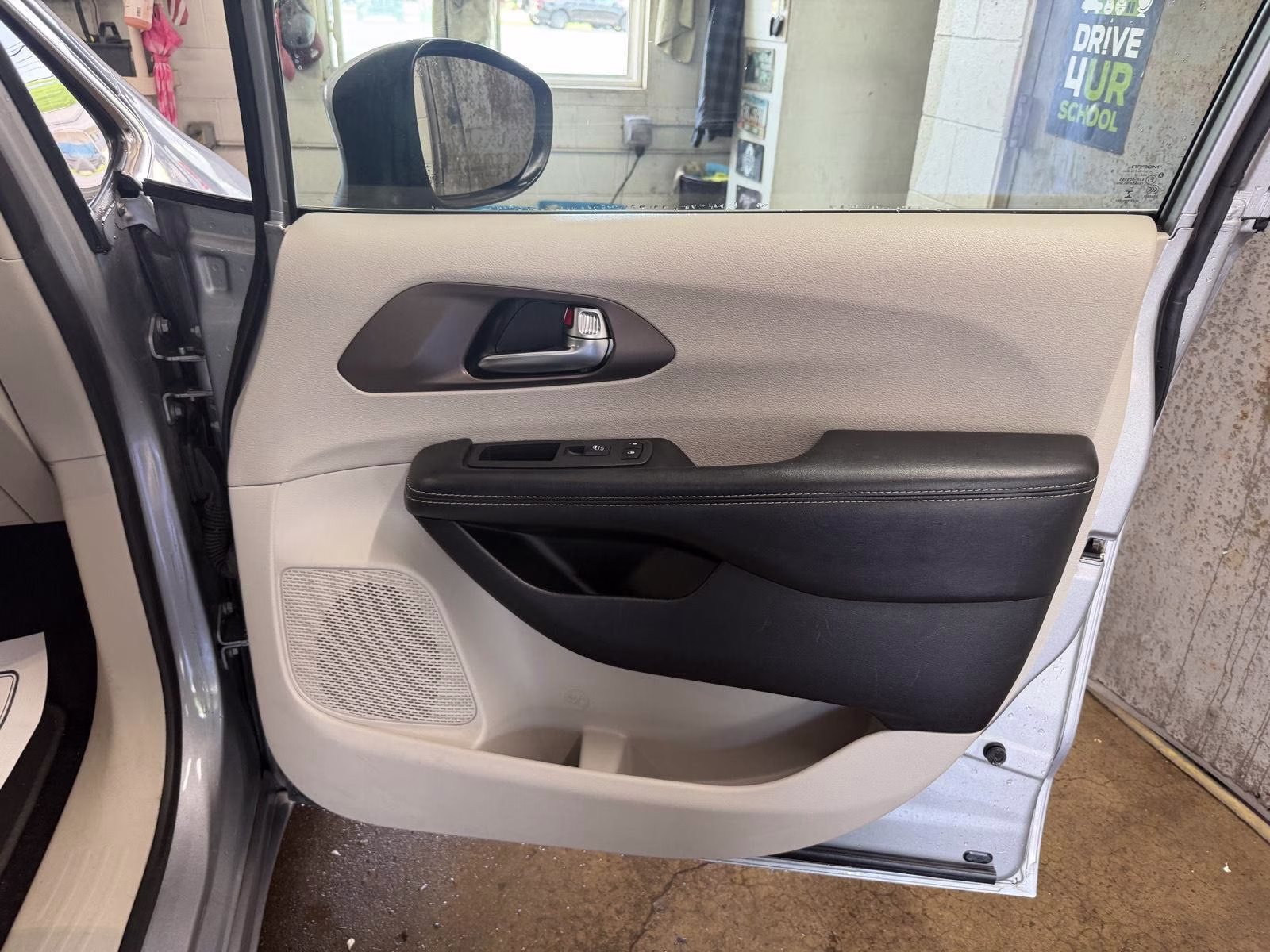 2020 Billet Silver Metallic Clearcoat Chrysler Voyager LXI FWD Van