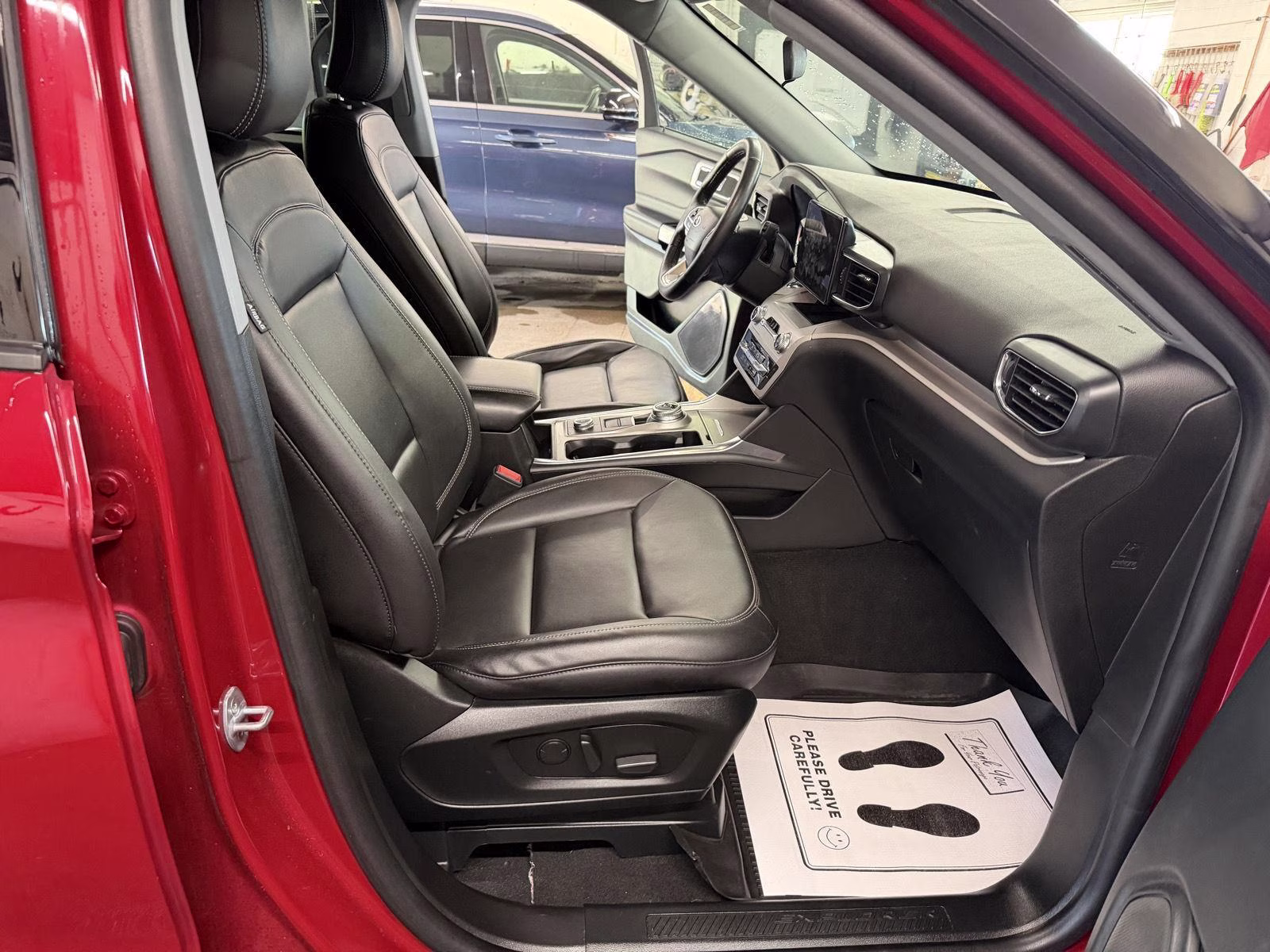 2023 Rapid Red Metallic Tinted Clearcoat Ford Explorer XLT 4X4 SUV