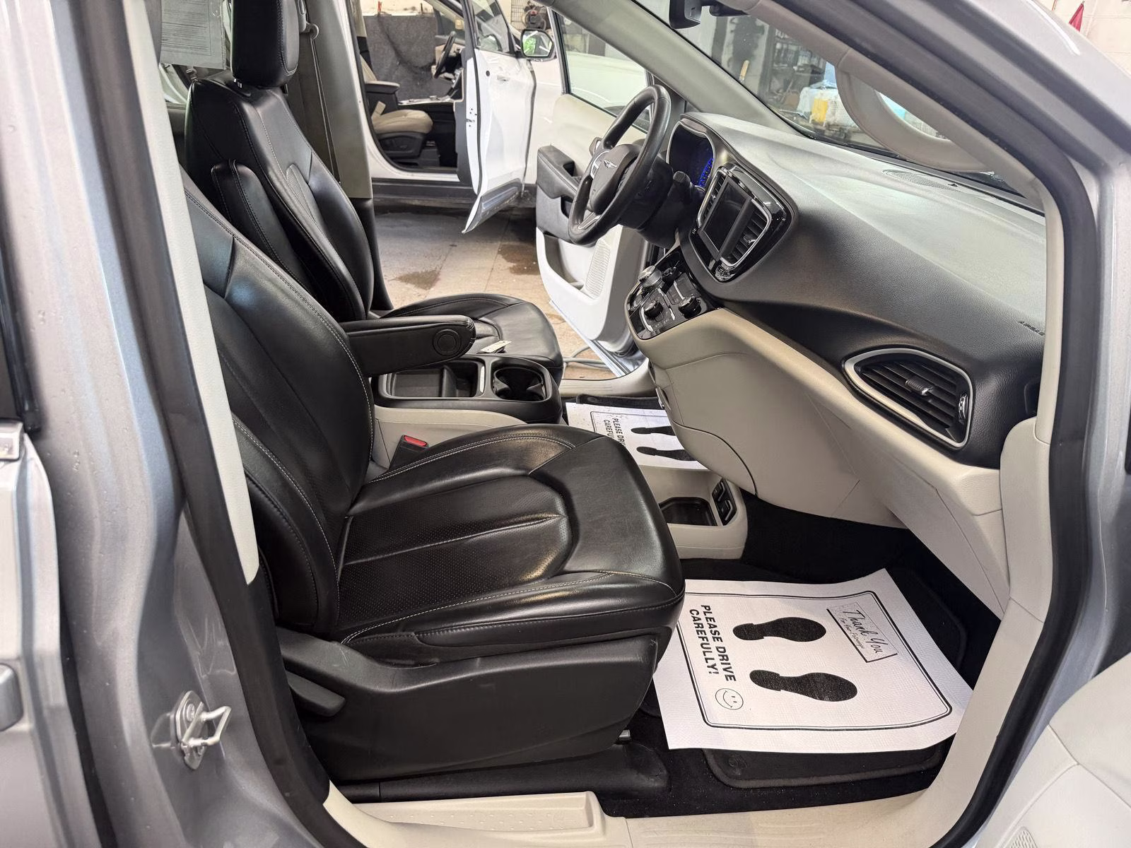 2020 Billet Silver Metallic Clearcoat Chrysler Voyager LXI FWD Van