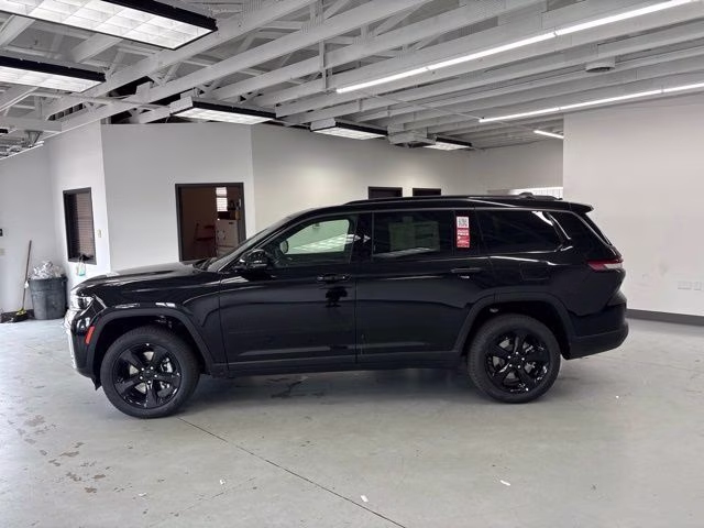 2026 Diamond Black Crystal Pearlcoat Jeep Grand Cherokee L Limited 4X4 SUV