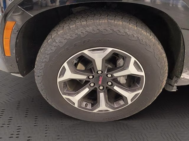 2025 Onyx Black GMC Yukon AT4 Ultimate 4X4 SUV